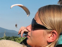 Paragliding - na kopci ped startem