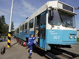 Prvn tramvajov souprava z Gteborgu v ostravskch dlnch