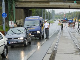 Kvli oprav kolej je od pondl uzavena Vejprnick ulice v Plzni. 