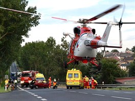 Pi nehod u Bochova na Karlovarsku zasahoval vrtulnk, devatenctiletho mue