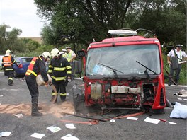 U obce Stlky na Kromsku se srazilo auto, kamion a autobus, ve kterm