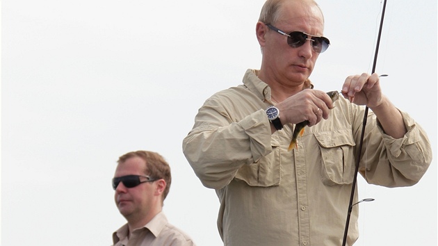 Ruský premiér Vladimir Putin na projíce s motorkái.