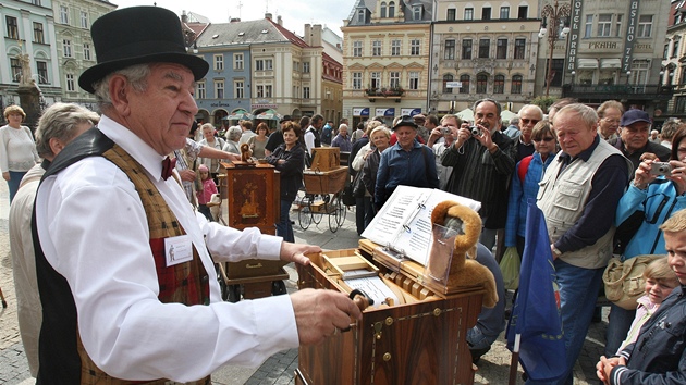 Setkání flainetá ped libereckou radnicí