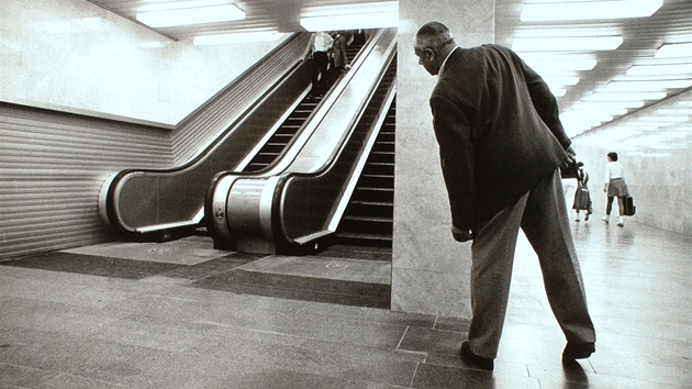 Z výstavy Best of... - Pavel �techa: Z cyklu Doprava ve m�st� Praha-metro