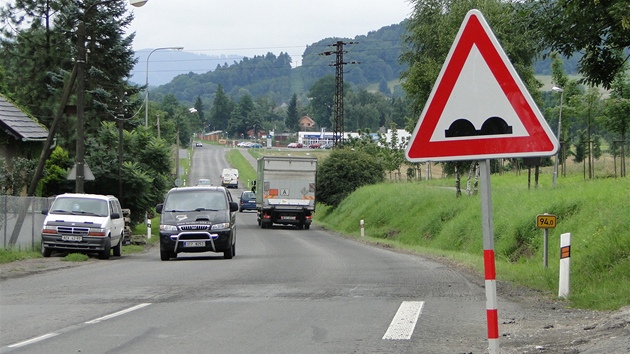 U potetí opravovaná silnice I/57 mezi Novým Jiínem a Hodslavicemi.