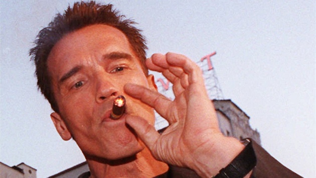 Arnold Schwarzenegger se svým oblíbeným doutníkem