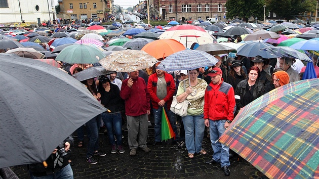 Demonstrace v Novém Boru, kterou vyvolal brutální útok skupinky Rom na hosty