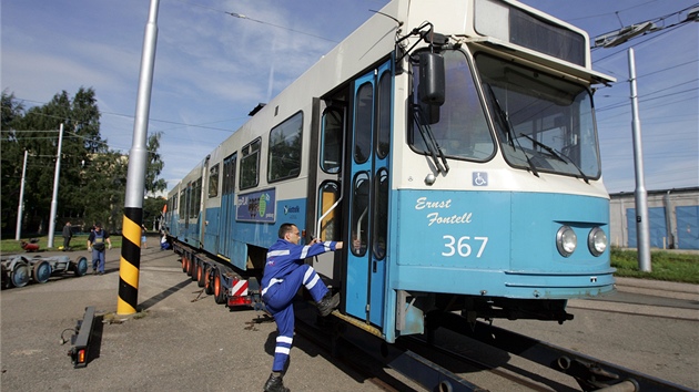 První tramvajová souprava z Göteborgu v ostravských dílnách