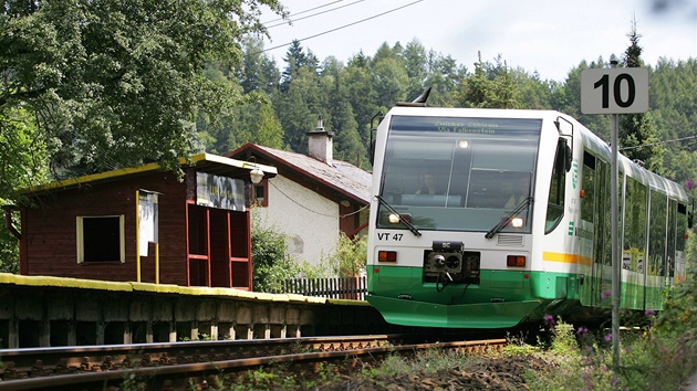 Vlak spolenosti Viamont na zastávce Luh nad Svatavou na elezniní trati