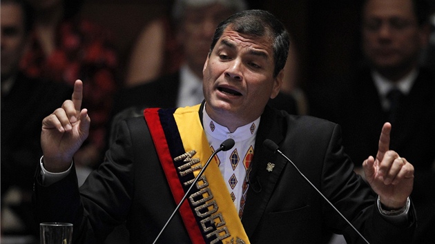 Ekvdorsk prezident Rafael Correa m na policii pifku za losk protesty.
