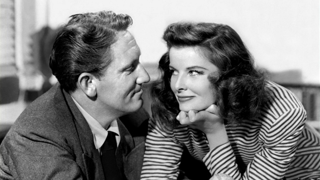 Katharine Hepburnová a Spencer Tracy si spolu zahráli  ve filmu Nejprve stvoil