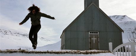 Lenka Uhrov na Islandu