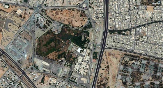 Letecký pohled na Kaddáfího komplex Báb al-Azízíja v Tripolisu