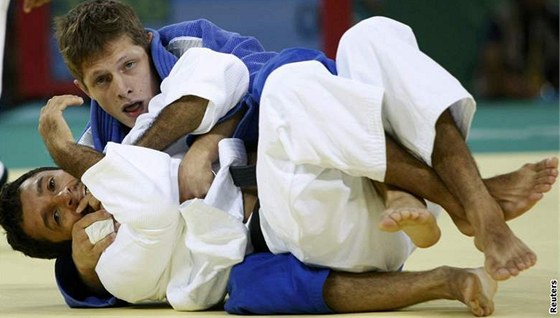 OBHAJOBA. Pavel Petikov (v modrém) titul obhájil. Ilustraní foto