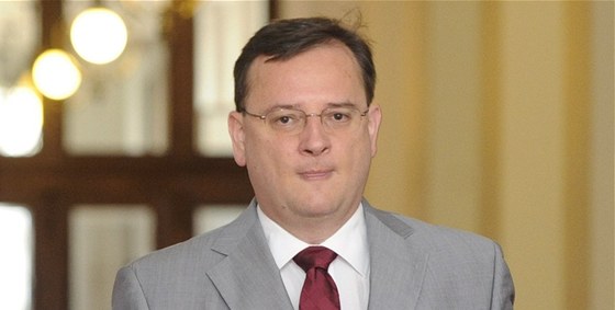 Premiér Petr Neas na jednání vlády (24. srpna 2011)