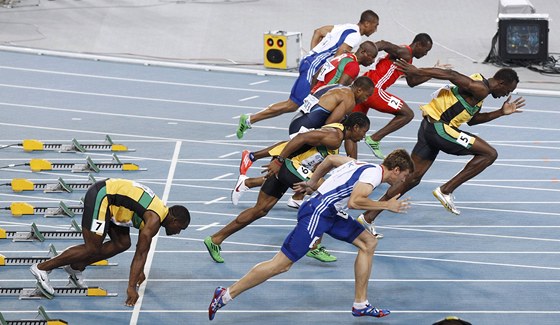 PÍLI BRZY. Po ulitém startu byl Usain Bolt na mistrovství svta v Tegu diskvalifikován.