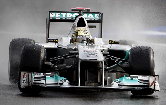 Michael Schumacher s Mercedesem pi trninku v belgickm Spa