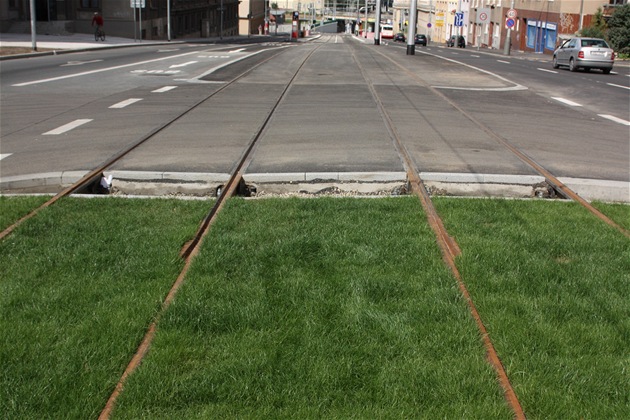 Nová tramvajová tra ped zastávkou Podbaba - pechodový díl S49/NT1 je