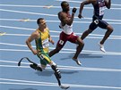 Oscar Pistorius na trati pi rozbhu na 400 metr.