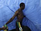 PRY ZE SCNY. Usain Bolt nebude obhat estn koleko s vlajkou kolem krku.