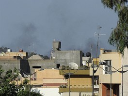 Nad Tripolisem je vidt ern dm. (21. srpna 2011)