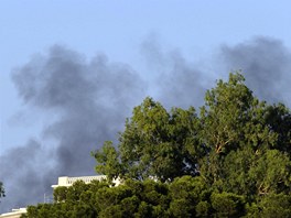 Nad Tripolisem je vidt ern dm. (21. srpna 2011)