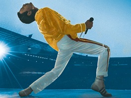 Freddie Mercury na obalu koncertnho DVD s nzvem Queen: Live at Wembley Stadium