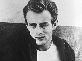 Desítku nejfotogenitjích celebrit uzavírá s 38% hlas herec James Dean,