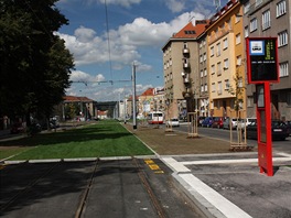 Rekonstruovan tramvajov tra z Vtznho nm. do Podbaby - zastvka Zelen je