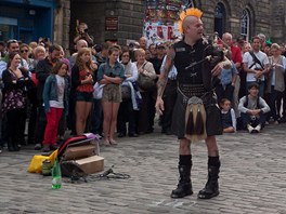 Fringe Edinburgh 2011 - kombinace kilt, ke a ro fungovala na divky jako