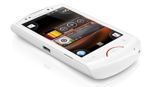 Sony Ericsson Walkman with Live