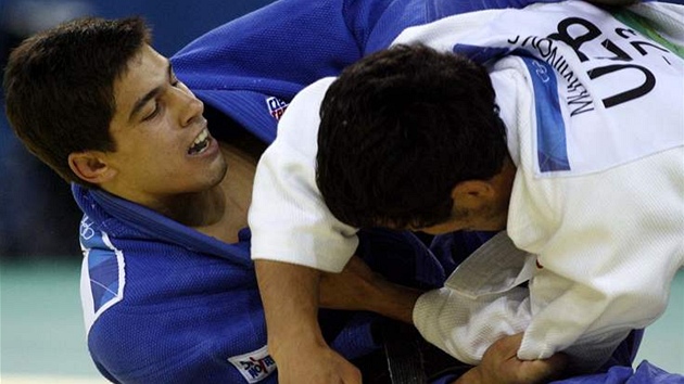 Jaromír Jeek (v modrém), judo - Judista Jaromír Jeek (v modrém) prohrál v 1.