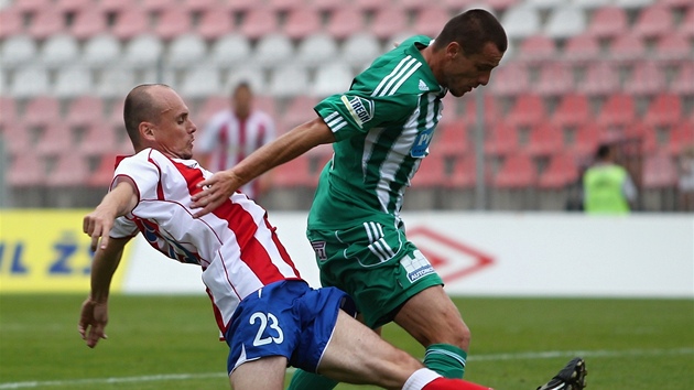 Brn�nský zálo�ník Václav Kolou�ek (vlevo) v zápase proti st�í�kovským Bohemians