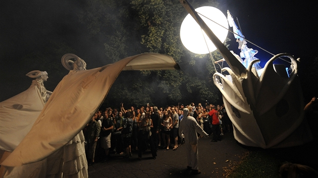 Francouzský soubor Malabar zahájil 21. srpna 2011 v Praze mezinárodní festival