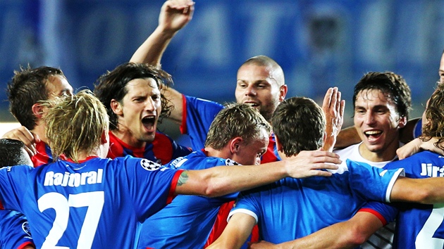 OSLAVY Plze�tí fotbalisté se radují, práv� postoupili do Ligy mistr�.