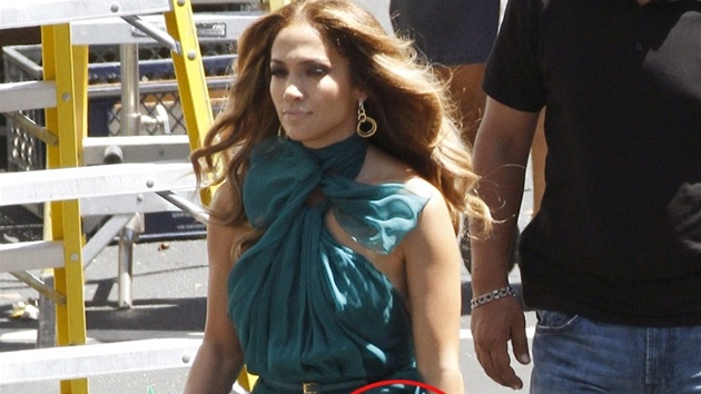 Jennifer Lopezová nosí stahovací kalhotky