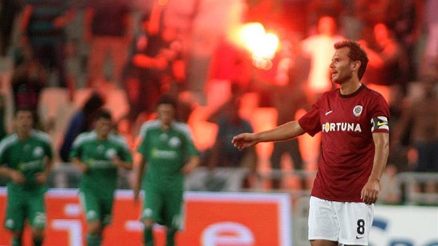 Sparta: smutný Patrik Berger - Sparanský kapitán Patrik Berger se vyítav...