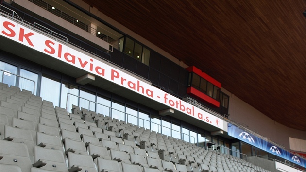 SLÁVISTICKÝ STADION. Doma je sice v Edenu Slavia, nápis ve slávistických