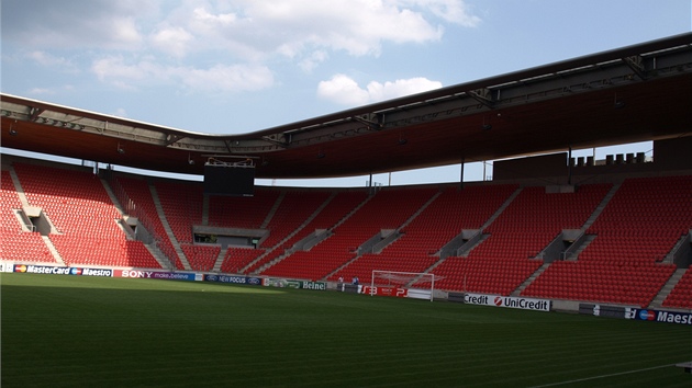 BEZ PLZEŇSKÝCH REKLAM. Na stadionu smí být pouze reklamy partnerů UEFA.