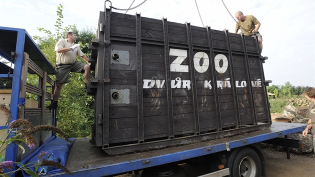 Nosoroec Beni se sthuje z plzeské zoo za svojí novou drukou do zoologické