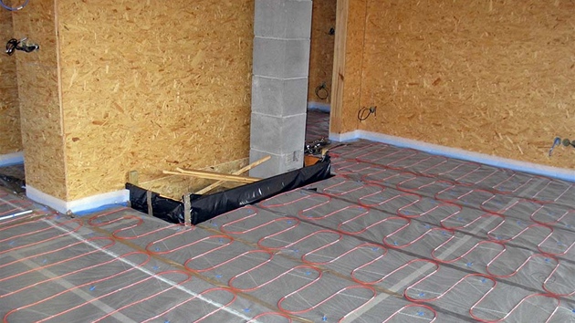 Podlahové kabelové rohoe Ecofloor® jsou poloeny pod anhydritovou nosnou desku