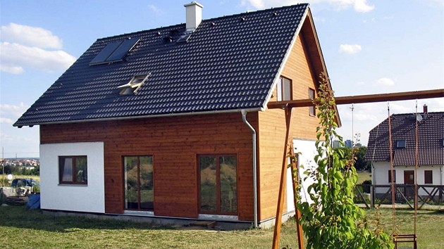 Nízkoenergetická dvoupodla�ní d�evostavba o celkové obytné plo�e 158 metr�