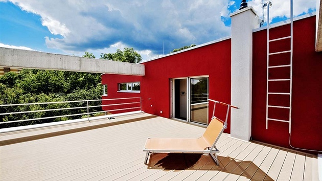 Stení terasy poskytují luxus krásného výhledu a dokonalého soukromí. Zdroj: