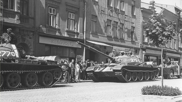 Tanky okupant v ulicích Hranic v srpnu 1968