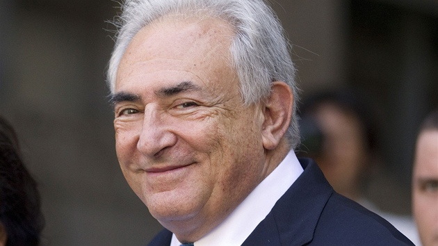 Dominique Strauss-Kahn odjíždí od slyšení u newyorského soudu. (1. července