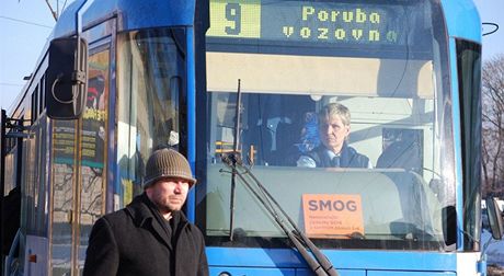 Dopravní prostedky v Ostrav jsou oznaeny tabulkami s nápisem SMOG.