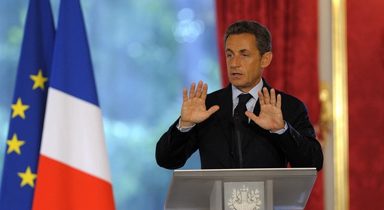 Francouzský prezident Nicolas Sarkozy bhem projevu na porad francouzských