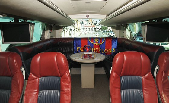 Autobus, který dříve vozil fotbalisty FC Barcelona.