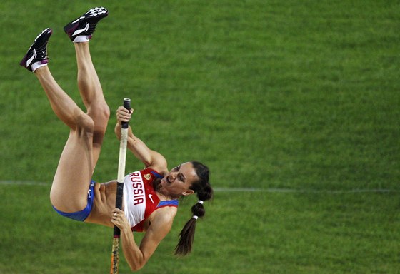 Ruská skokanka o tyi Jelena Isinbajevová po verdiktu IAAF mluvila o oku. "Nevím vlastní uím," utrousila. 