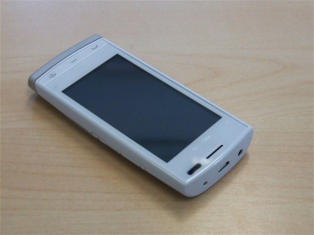 Nokia 600